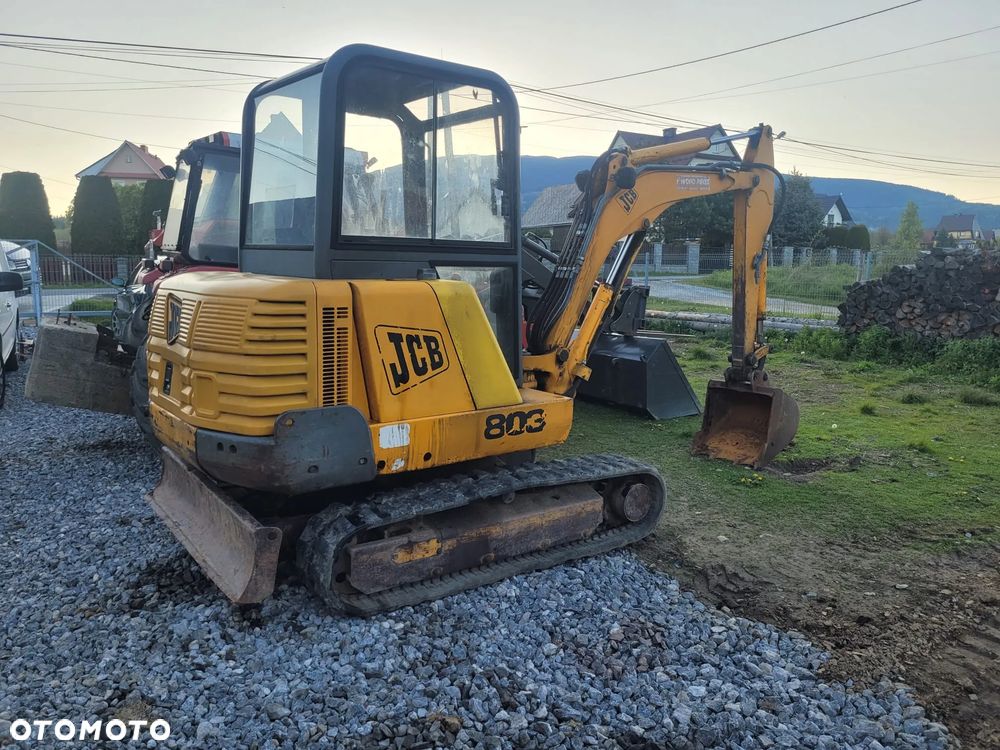 JCB 803