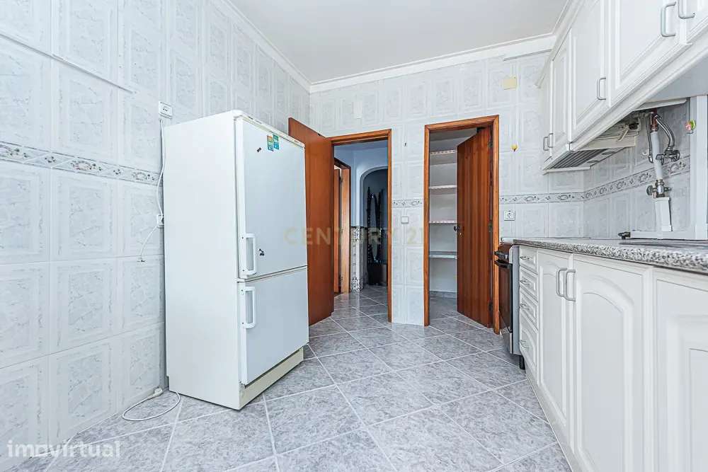 Apartamento T3 com marquise e varanda em Setúbal - Grande imagem: 4/28