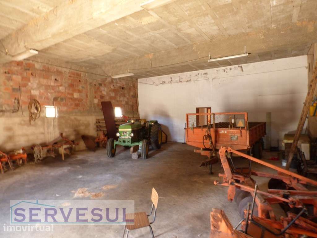 Propriedade Rural com duas casas antigas e armazém, inserida em ter... - Grande imagem: 5/18