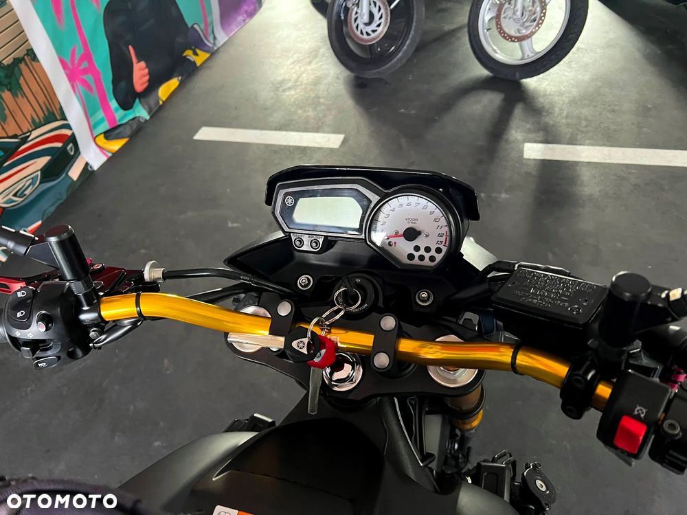 Yamaha FZ - 17