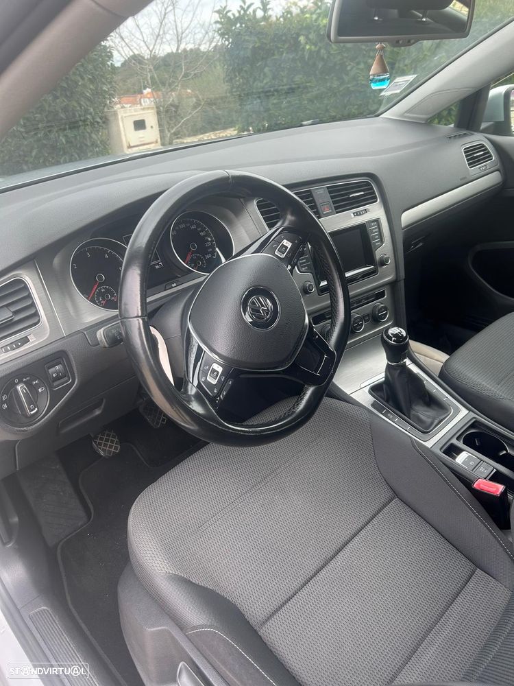 VW Golf 1.6 TDi Trendline BlueMotion - 12