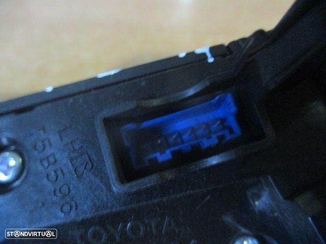 Interruptor 75B596 TOYOTA AVENSIS 2008 2.0D4D 126CV 5P CINZA Botões Multifunções No Volante - 3