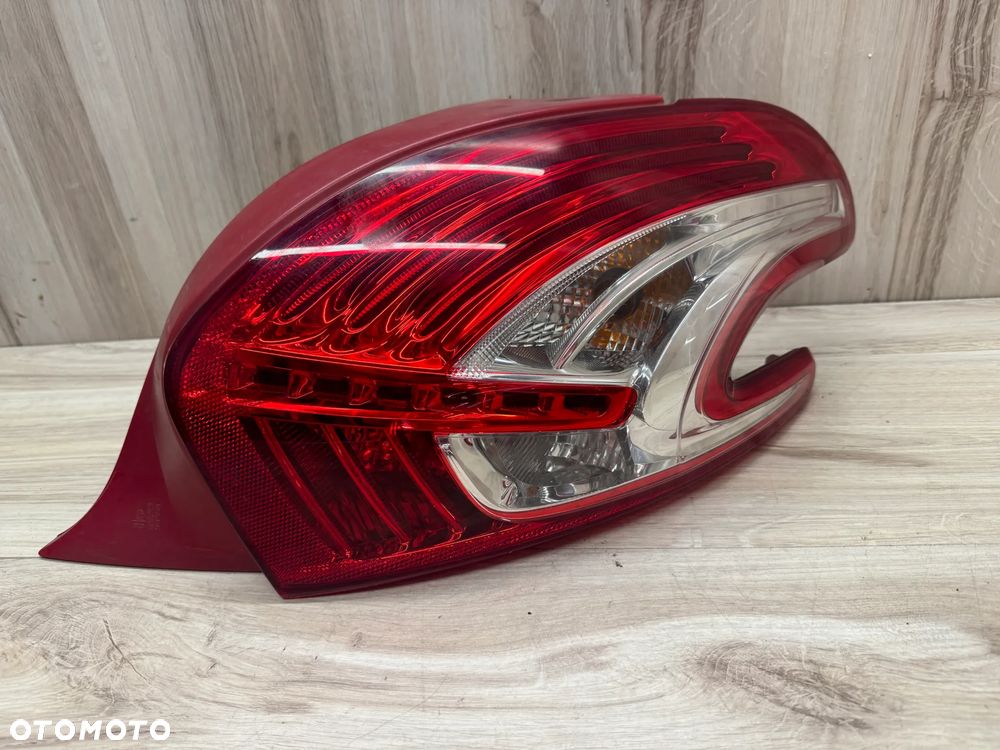 Lampa tylna prawa Peugeot 208 Europa - 1