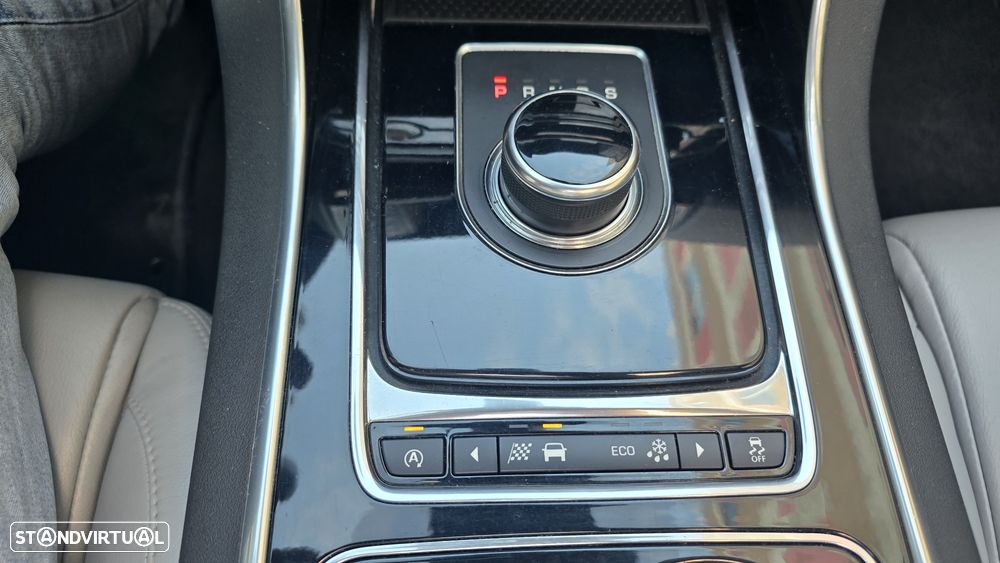 Jaguar XE 20d Aut. Prestige - 27