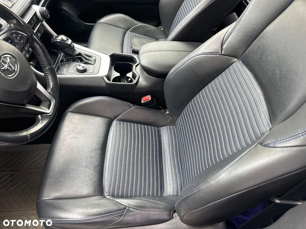 Toyota RAV4 Hybrid Selection 4x2 - 17