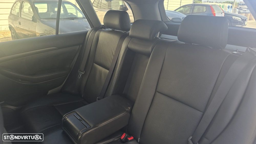 Toyota Avensis SW 2.0 D-4D - 13