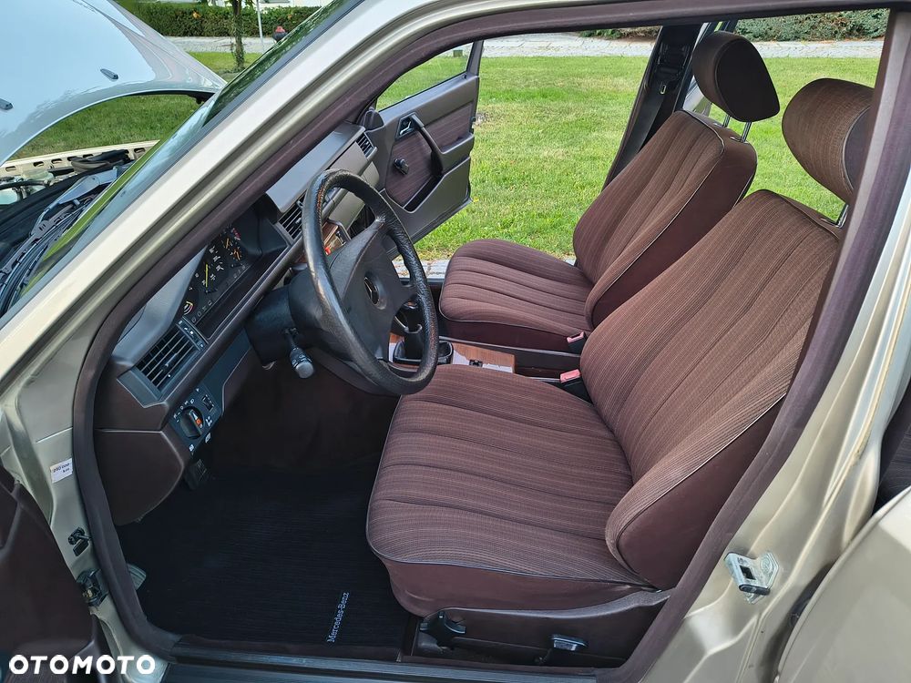 Mercedes-Benz W124 (1984-1993) - 12