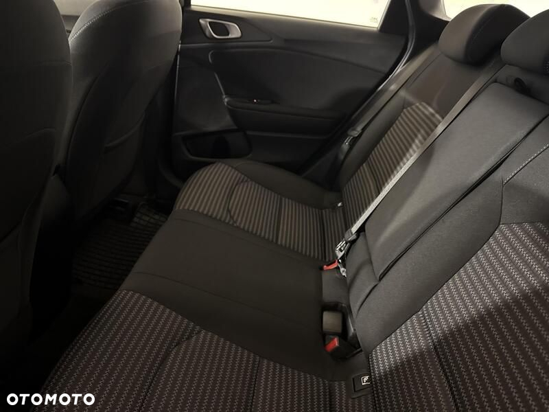 Kia Ceed - 21