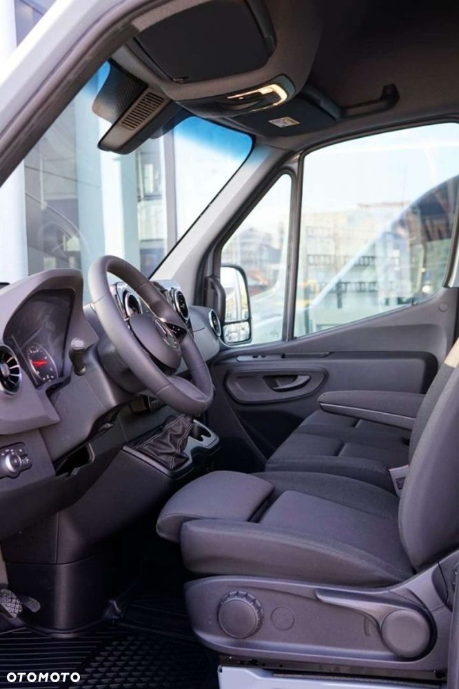 Mercedes-Benz Sprinter - 10