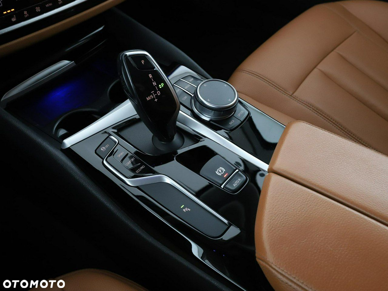 BMW Seria 5 520d - 28