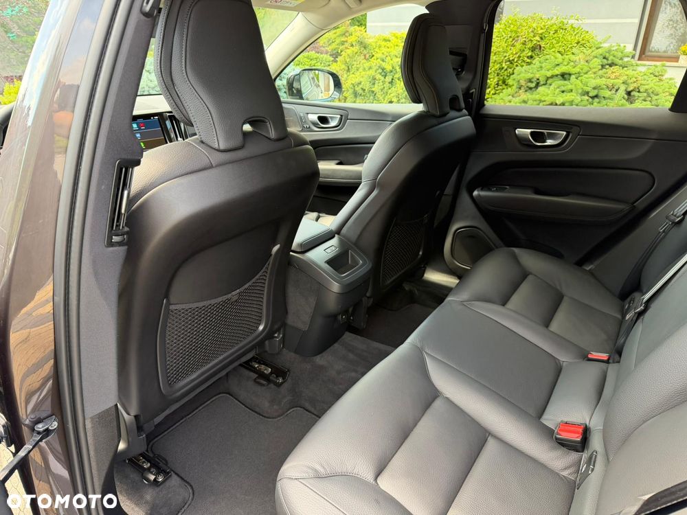Volvo XC 60 B4 D Ultimate Dark - 12
