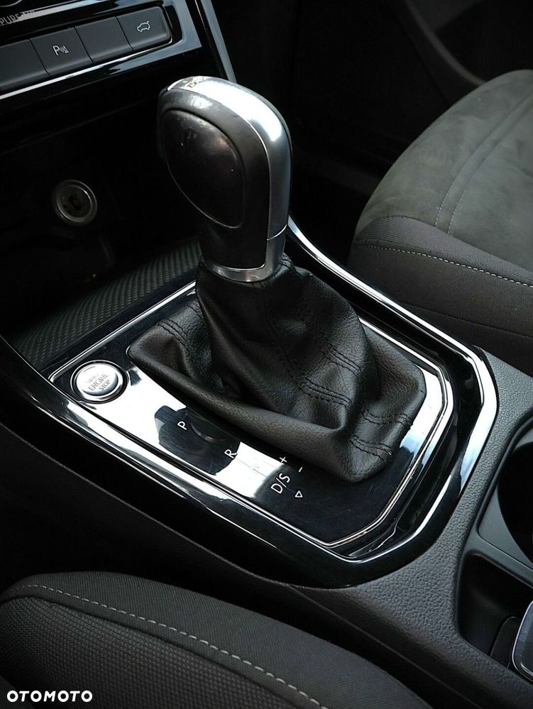 Volkswagen Touran 1.8 TSI BMT Highline DSG - 27