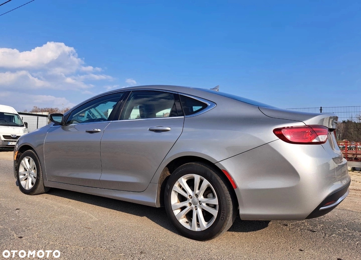 Chrysler 200 - 8