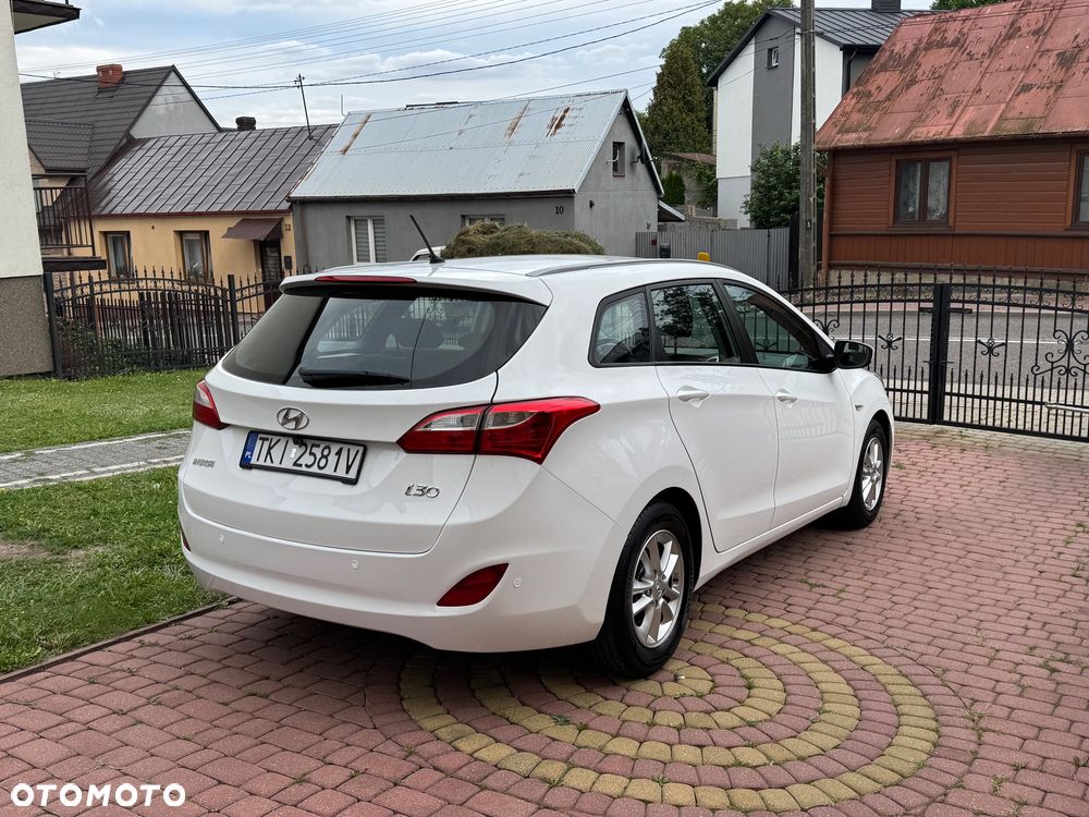 Hyundai i30 blue 1.4 - 4