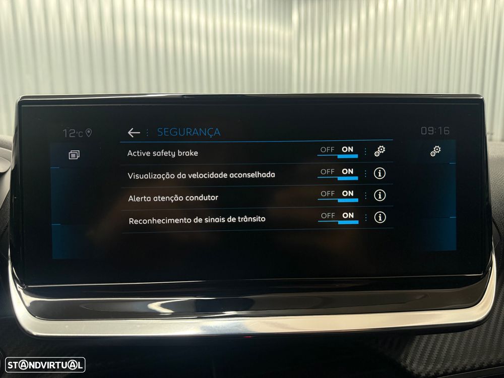 Peugeot 2008 1.5 BlueHDi Allure Pack EAT8 - 14