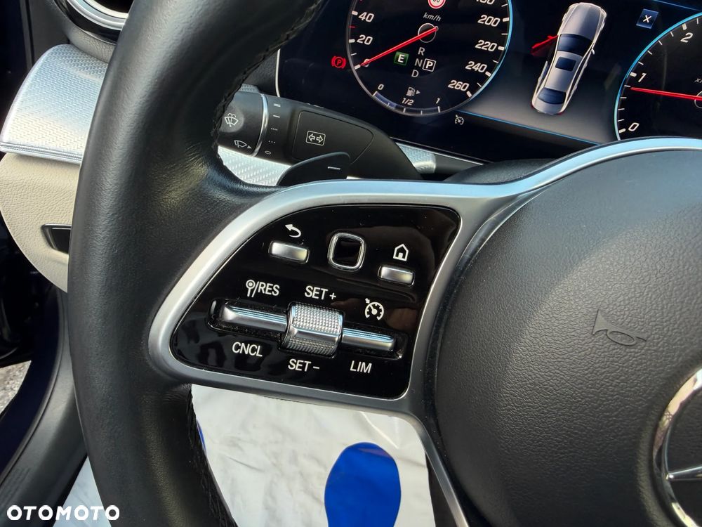 Mercedes-Benz Klasa E 220 d 4-Matic 9G-TRONIC - 26