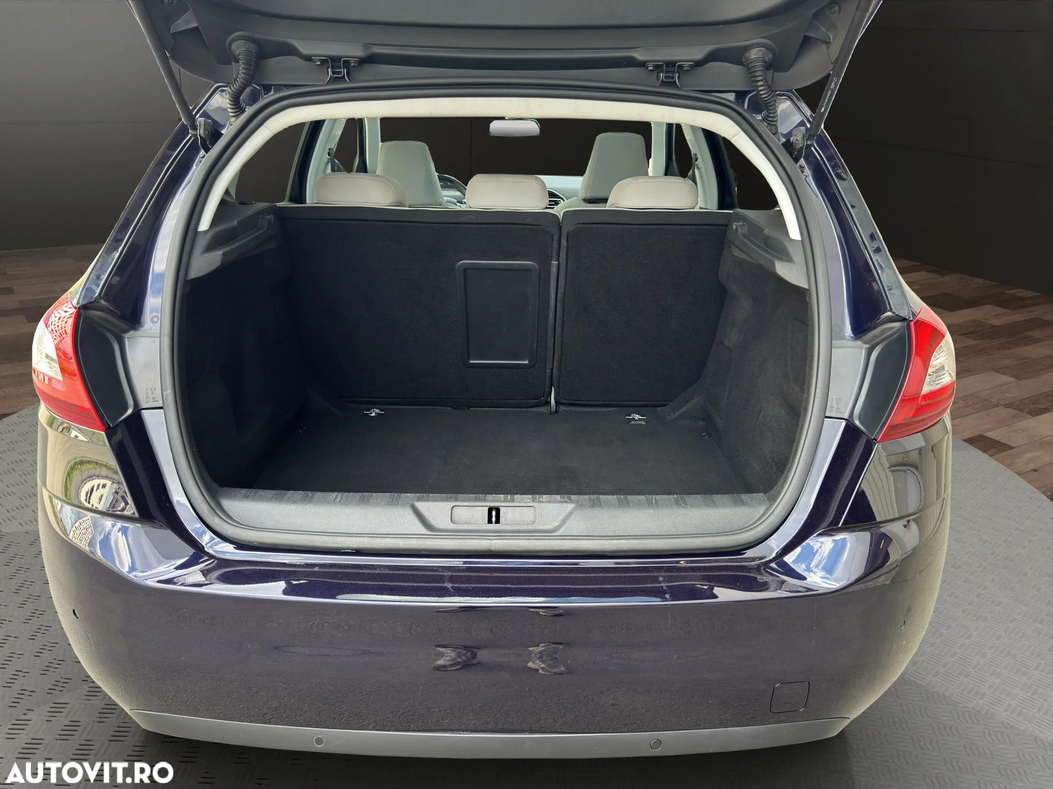 Peugeot 308 1.2 L PureTech Turbo Allure Aut. - 18