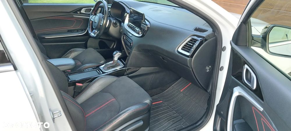 Kia ProCeed - 37