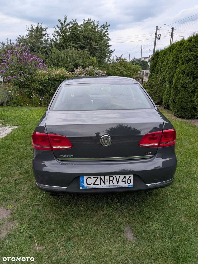 Volkswagen Passat - 4