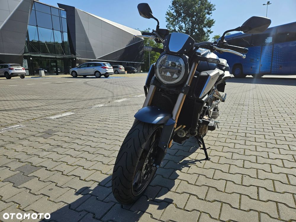 Honda CB - 12