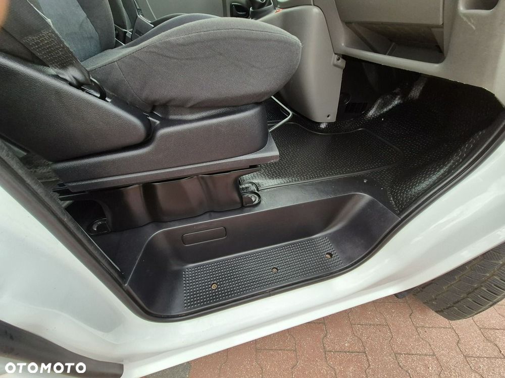 Renault Trafic - 22