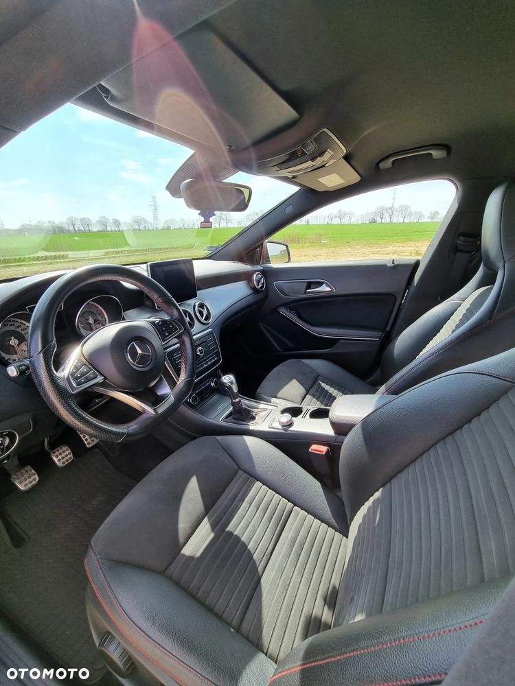 Mercedes-Benz CLA 180 AMG Line - 9