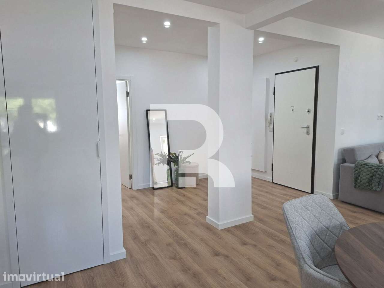 Apartamento T3 remodelado em Benfica - Grande imagem: 2/19
