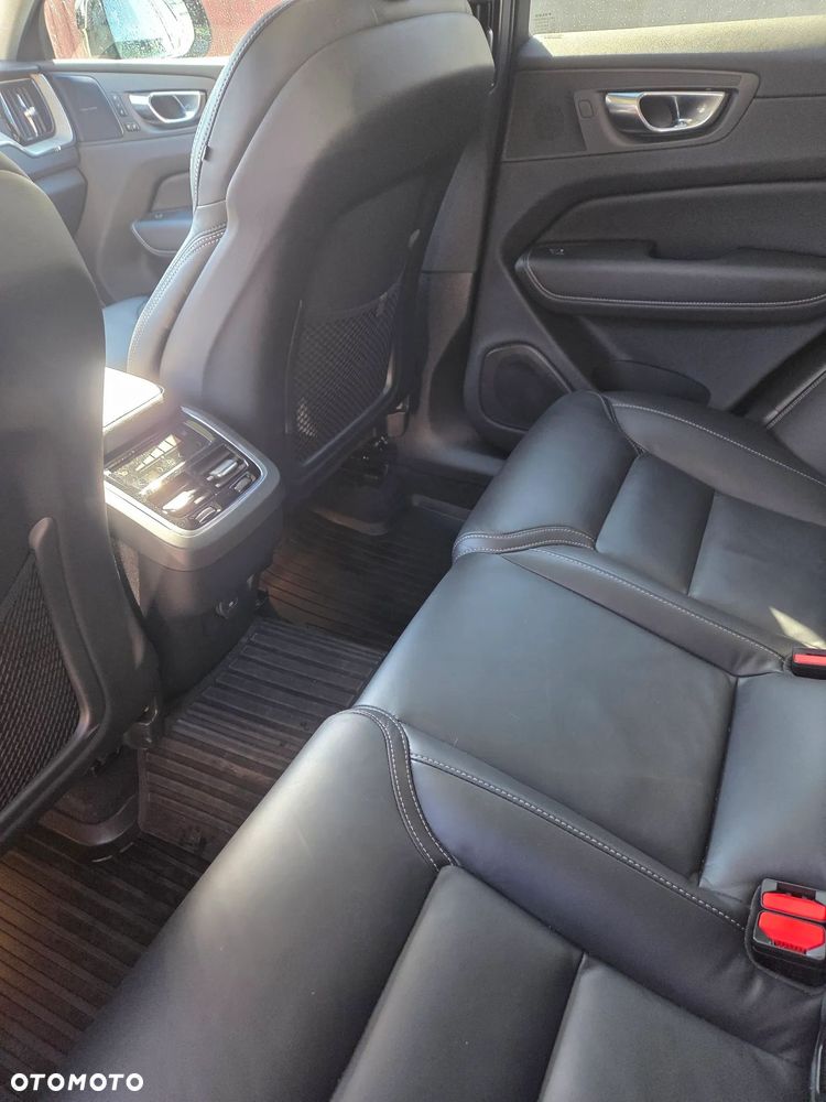 Volvo XC 60 B5 B AWD Ultimate Dark - 5