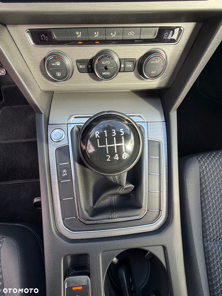 Volkswagen Passat - 23
