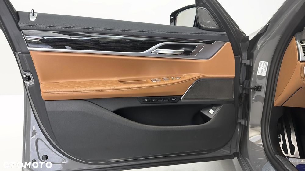 BMW Seria 7 730d xDrive mHEV sport - 11