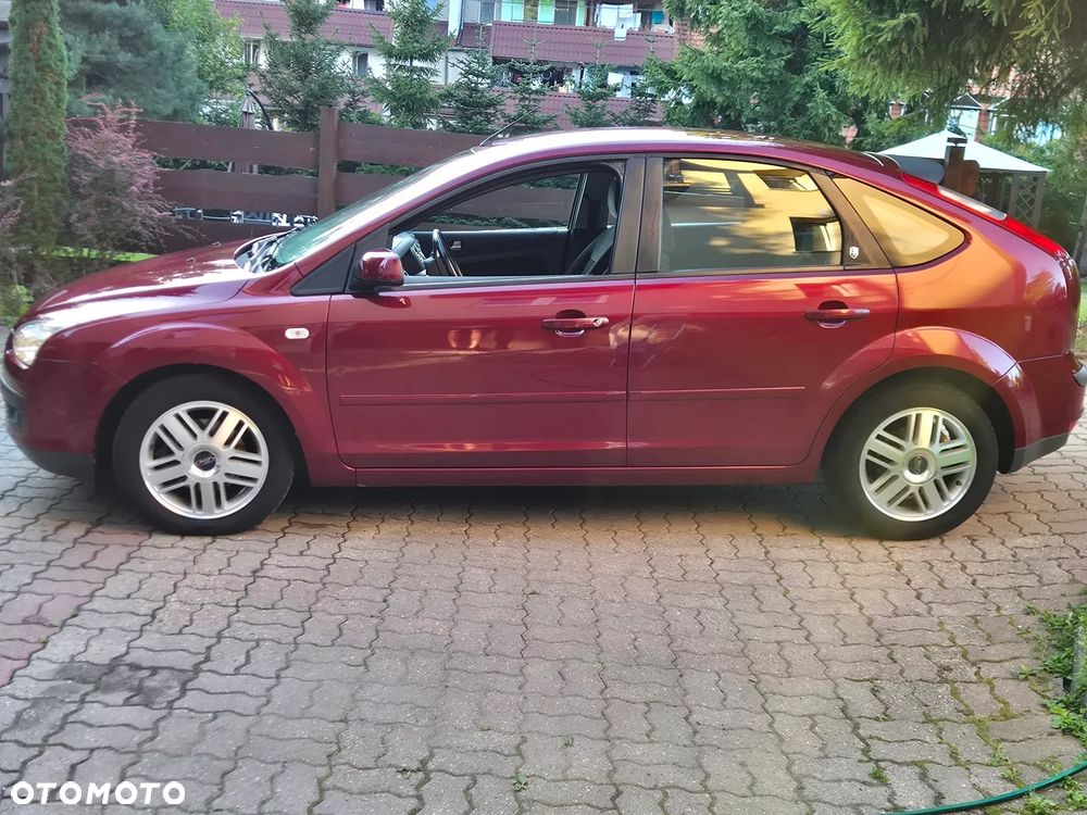 Ford Focus 1.6 16V Ghia - 8