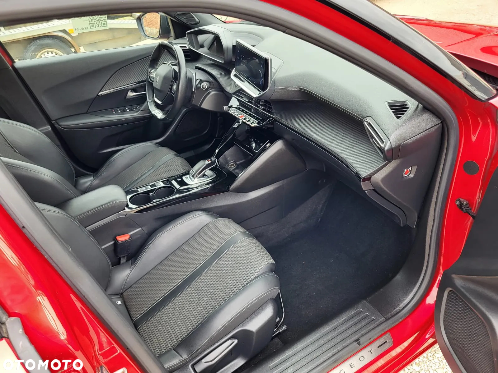 Peugeot 2008 BlueHDi 130 EAT8 GT Pack - 13