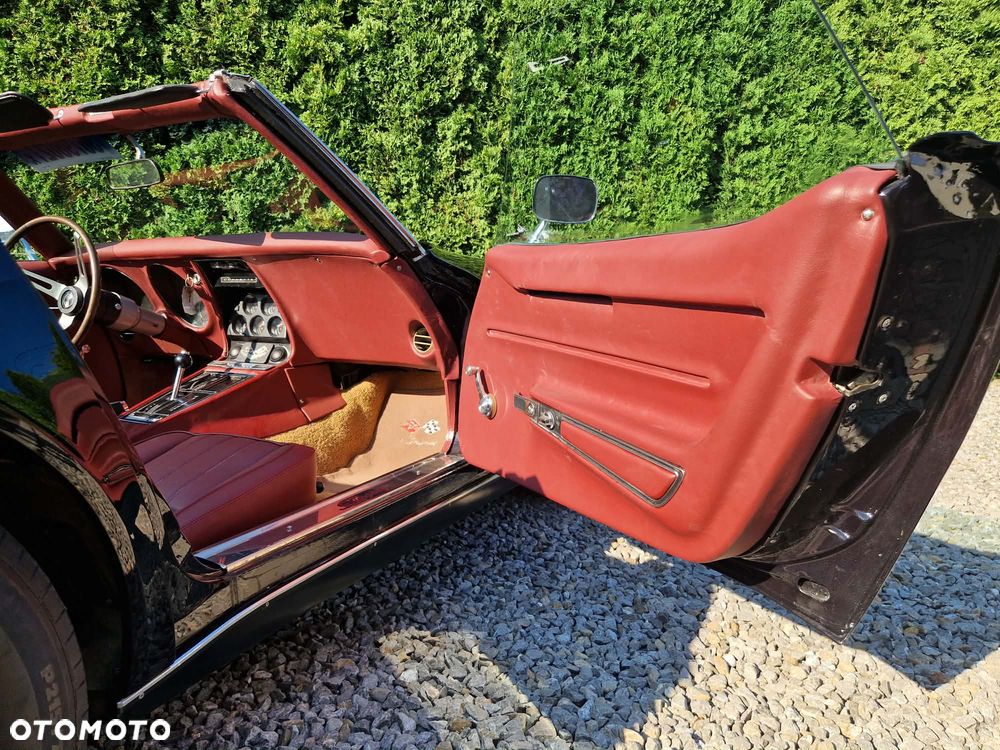 Chevrolet Corvette - 16