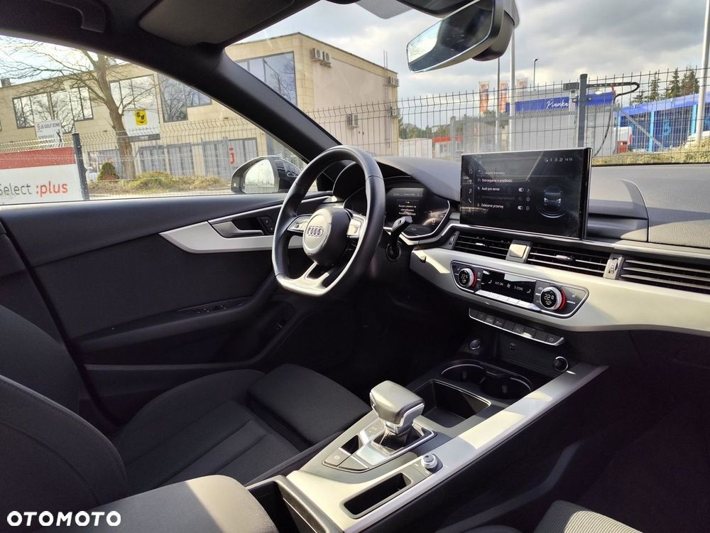 Audi A4 Limousine - 11