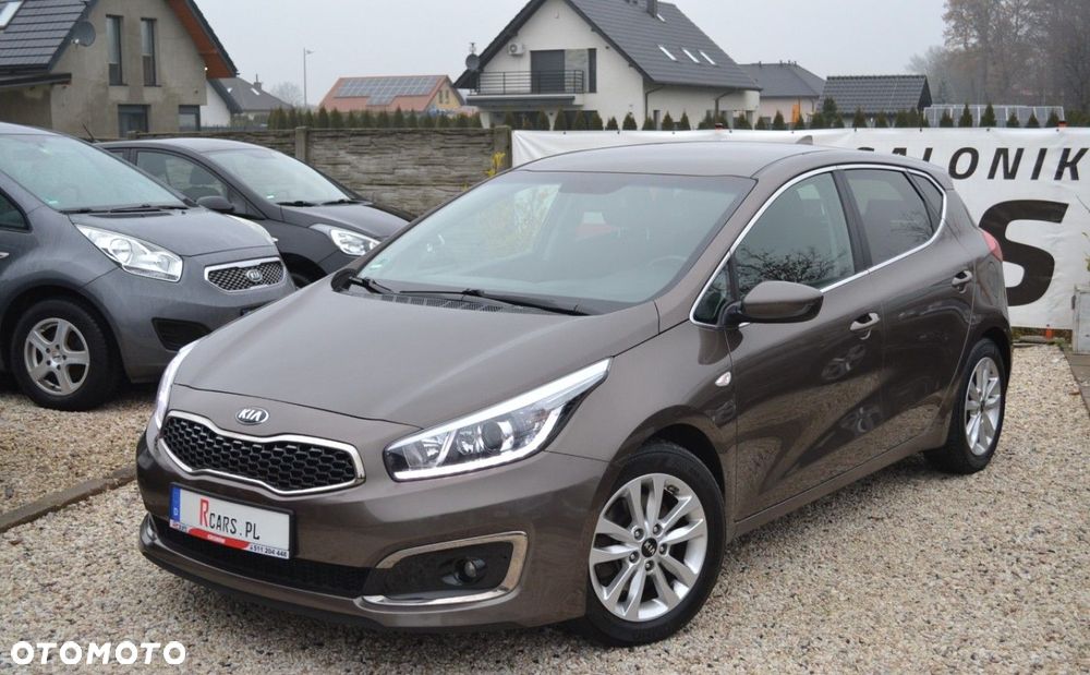 Kia Ceed 1.6 GDI ISG Dream-Team Edition - 9