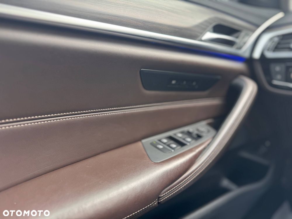 BMW Seria 5 530e iPerformance GPF Sport - 23
