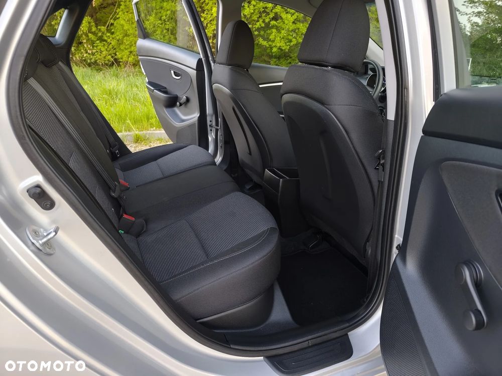 Hyundai i30 blue 1.4 YES Silver - 11