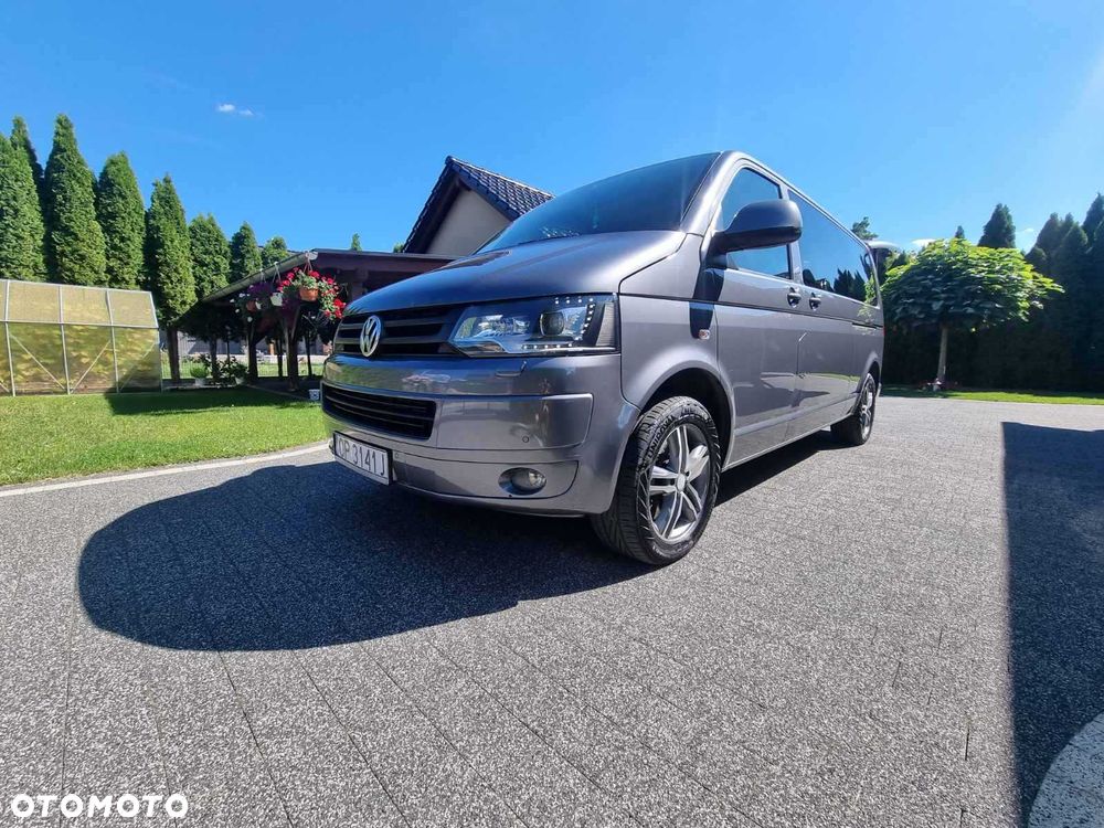 Volkswagen Caravelle - 1