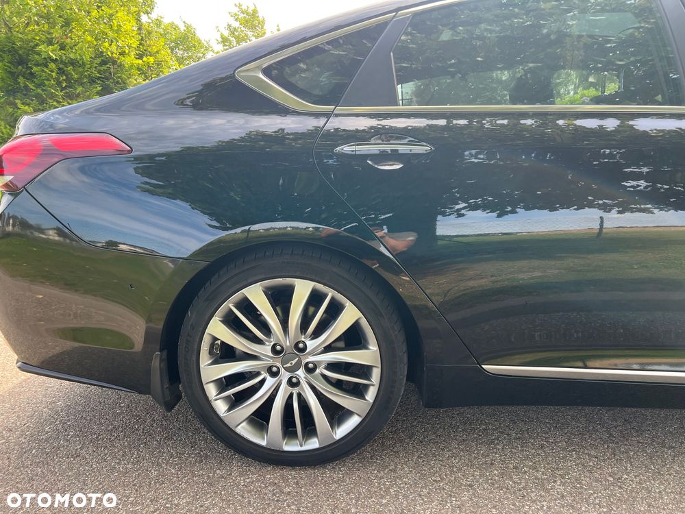 Hyundai Genesis - 12