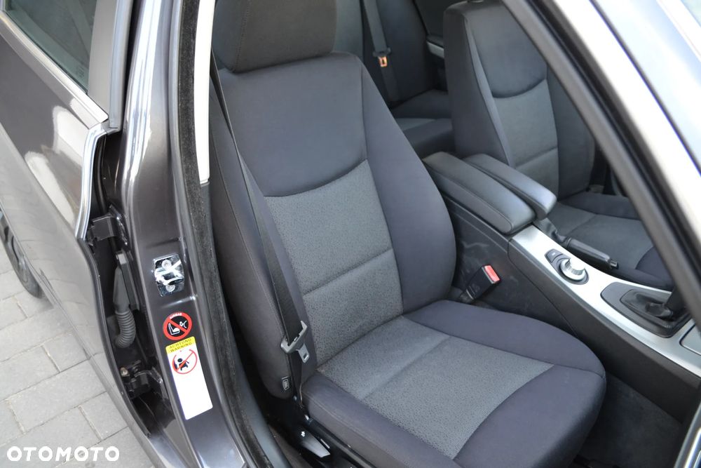 BMW Seria 3 325i - 31