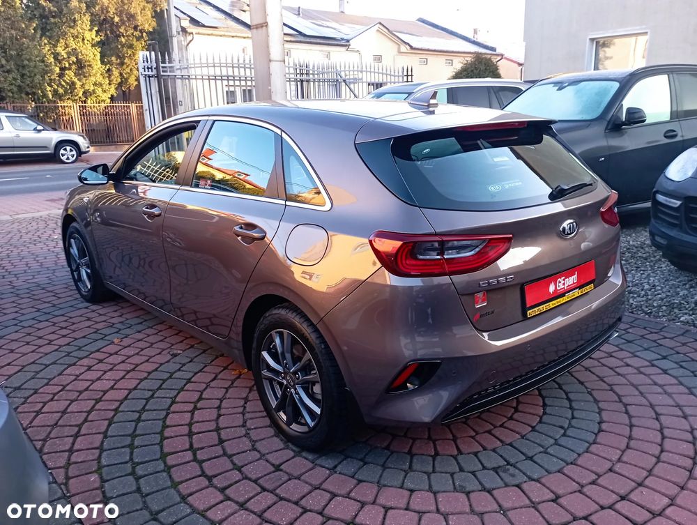 Kia Ceed 1.4 L - 6