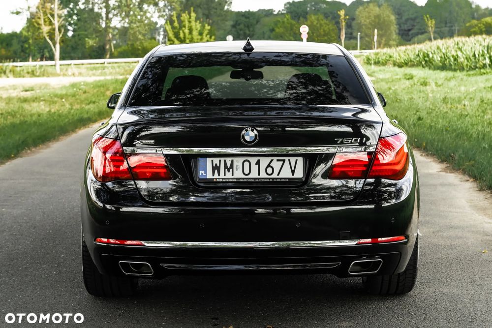 BMW Seria 7 750i xDrive - 14