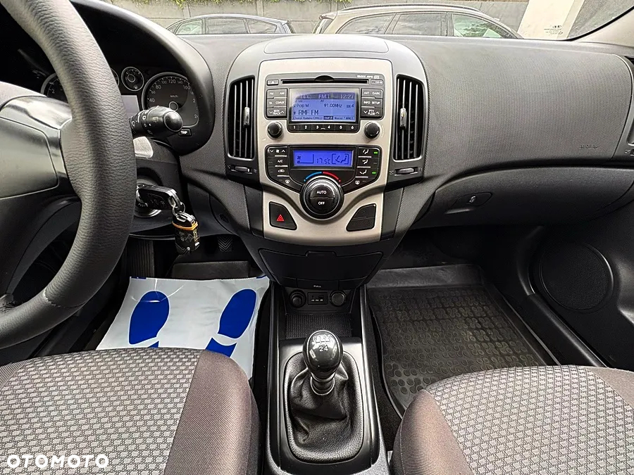 Hyundai i30 1.4 Base + - 24