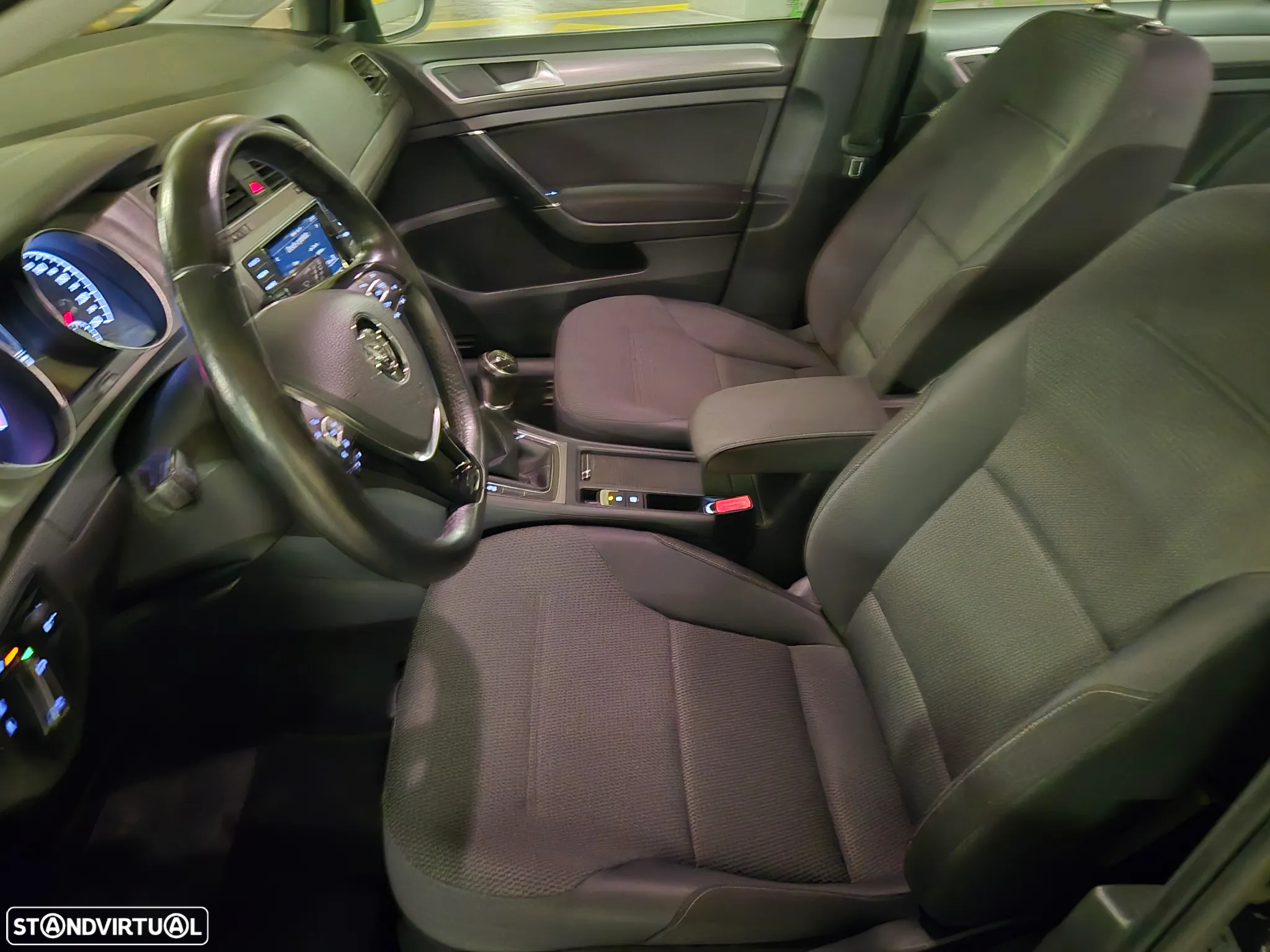 VW Golf Variant 1.6 TDi Confortline - 24