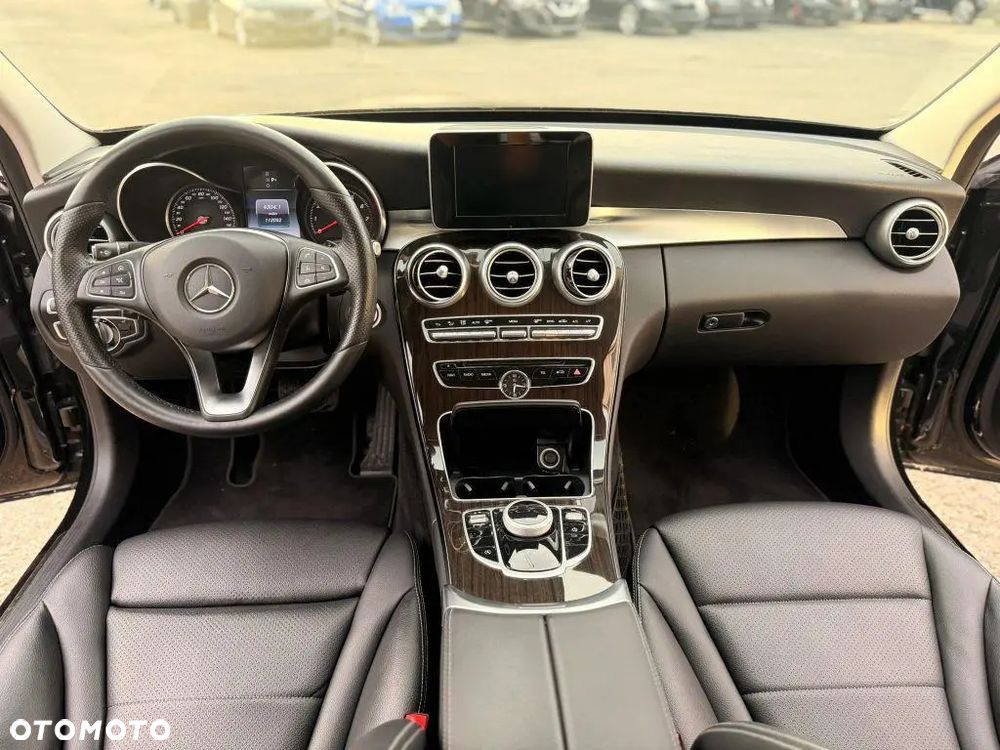 Mercedes-Benz Klasa C 300 9G-TRONIC Edition - 18
