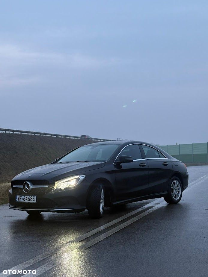 Mercedes-Benz CLA 180 7G-DCT - 19
