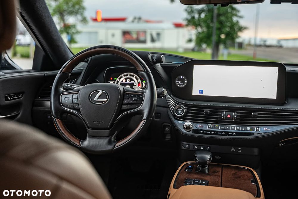 Lexus LS - 23