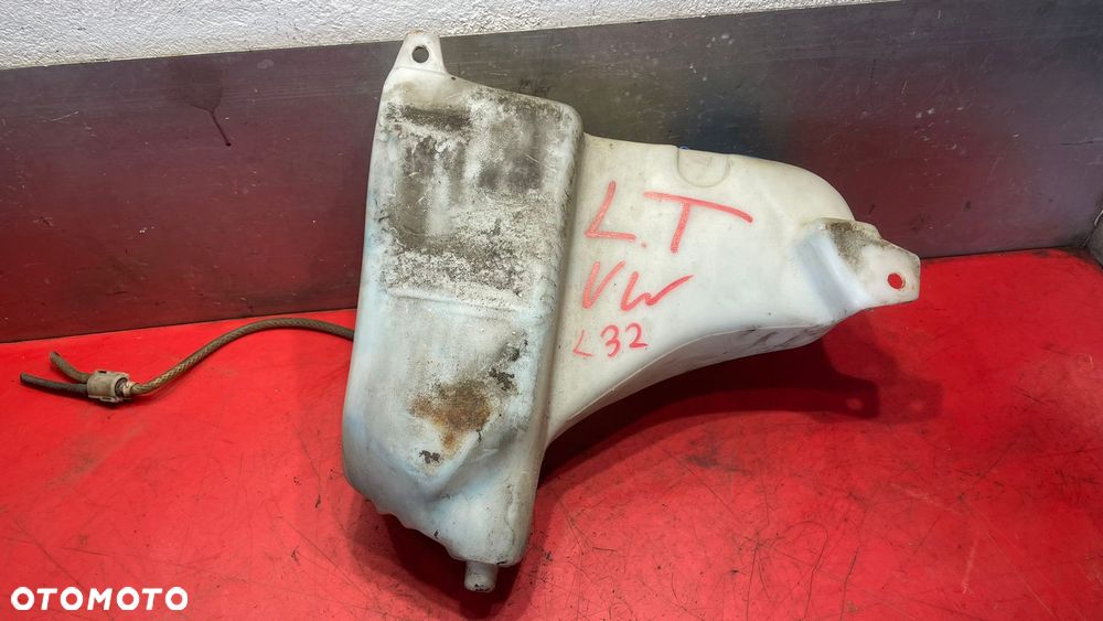 ZBIORNICZEK PŁYNU SPRYSKIWACZA VW LT35 - 1