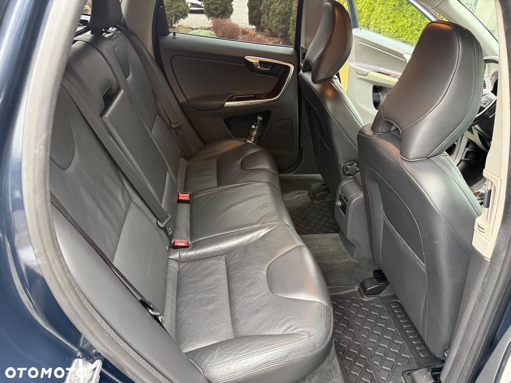 Volvo XC 60 D5 AWD Geartronic Summum - 17