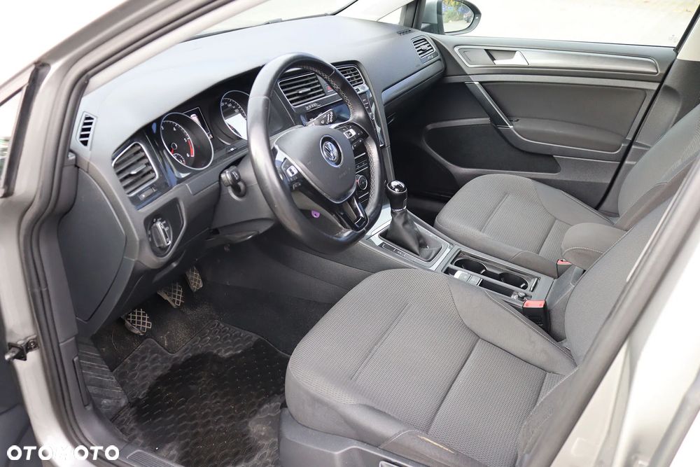 Volkswagen Golf - 9